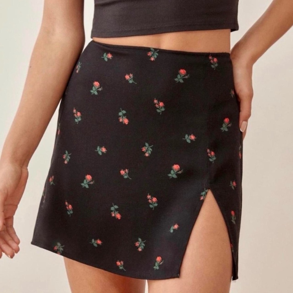 Reformation Black & Red Rose Print Mini Skirt — 90s / Y2K Coquette